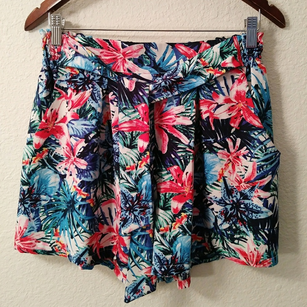 Marilyn Monroe Printed Sash-Front Shorts